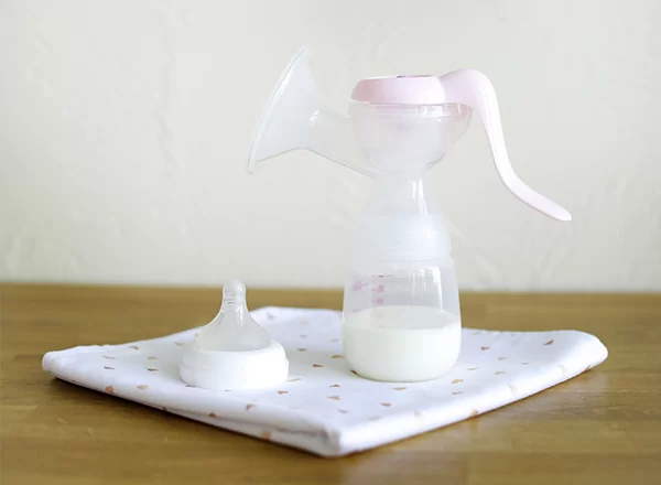 Как сцеживать молоко молокоотсосом: рекомендации