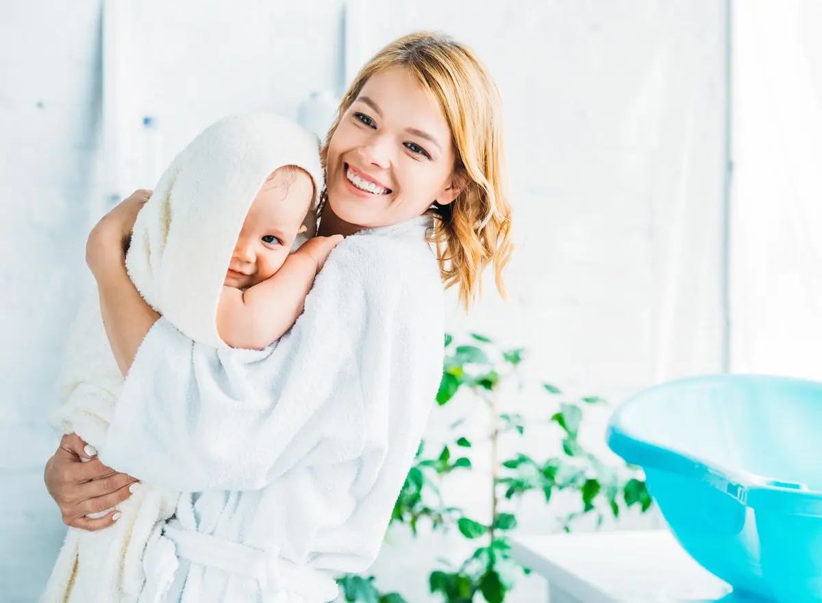 Как правильно купать новорожденного