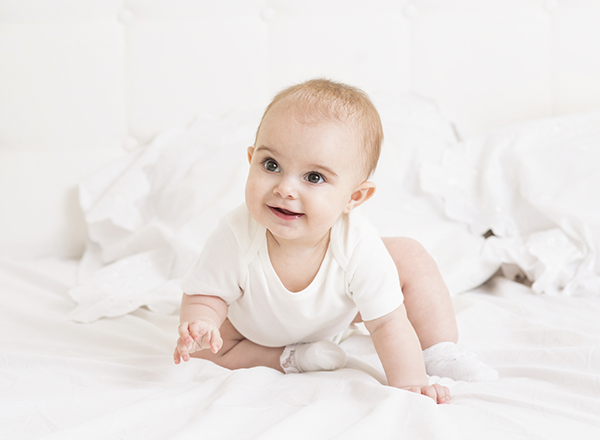 Развитие, питание и навыки ребенка в 4 месяца: что нужно знать маме