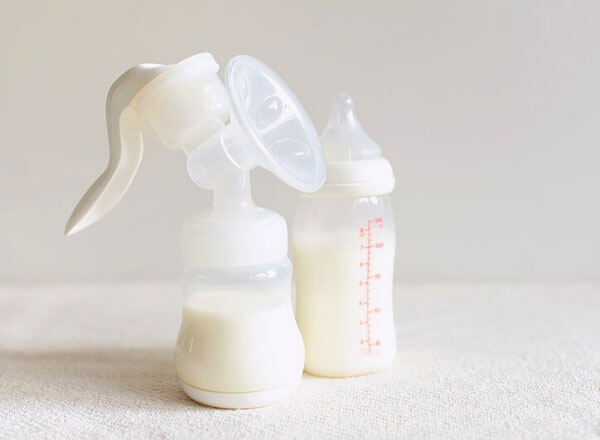Как сцеживать молоко молокоотсосом: рекомендации