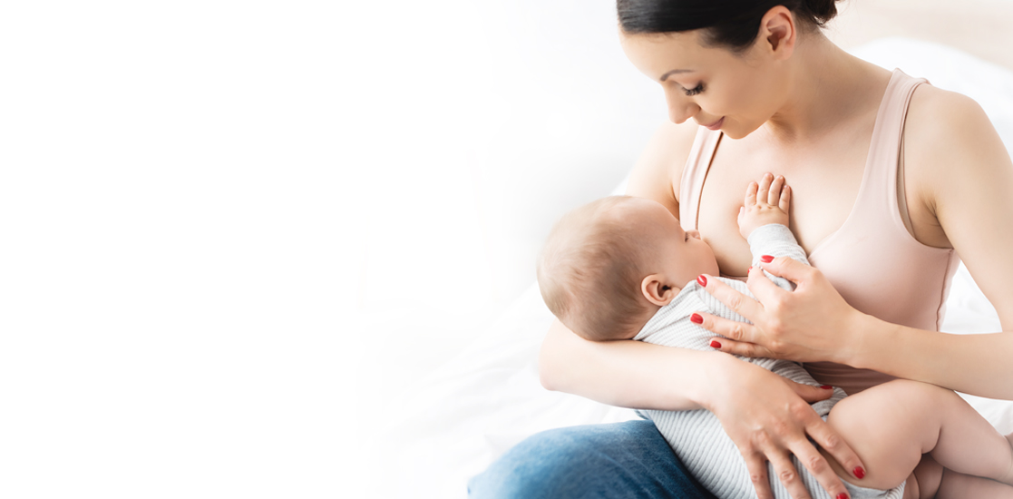 кормление грудью новорожденного