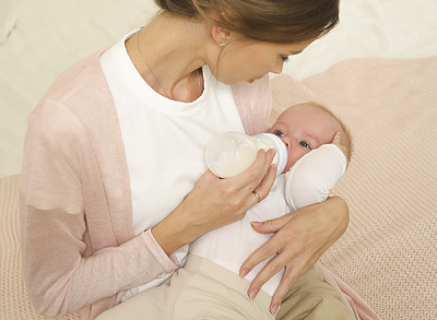 Болит грудь: в чем причина и что делать кормящей маме